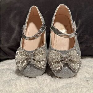 Cat & Jack Glittery Silver Dress Shoes with Pearl Bow
